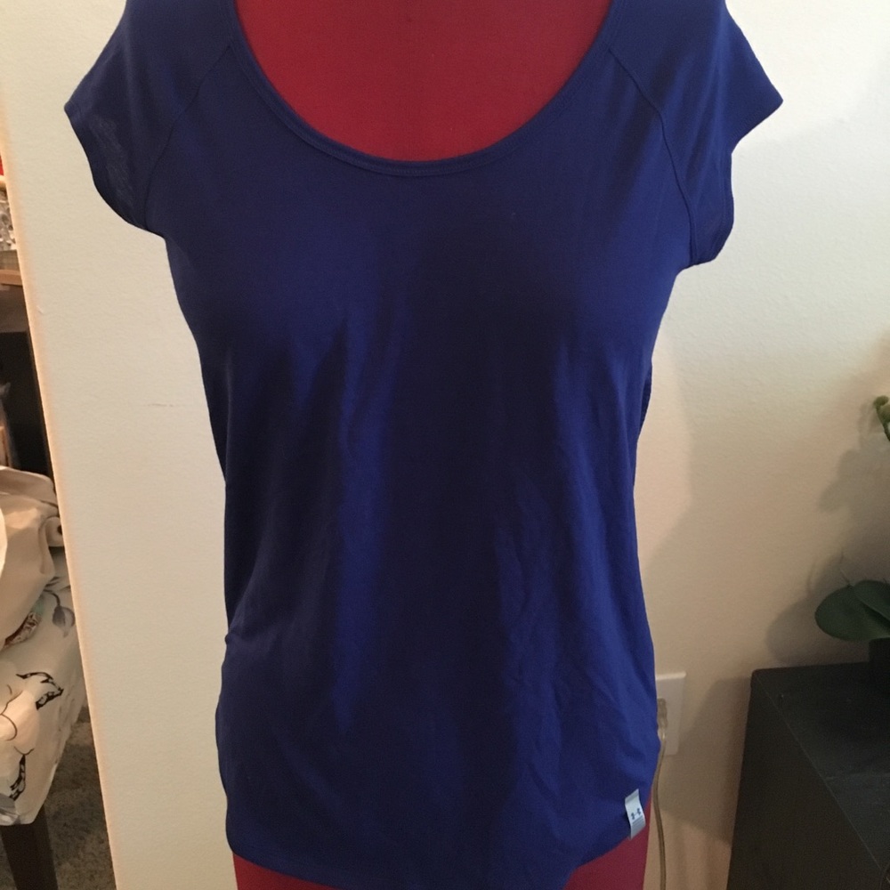 New Women’s Small Under Armour Top Athletic Shirt